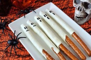 Baking with Linda: A Children’s Class-Spider Cupcakes & Other Halloween Goodies 